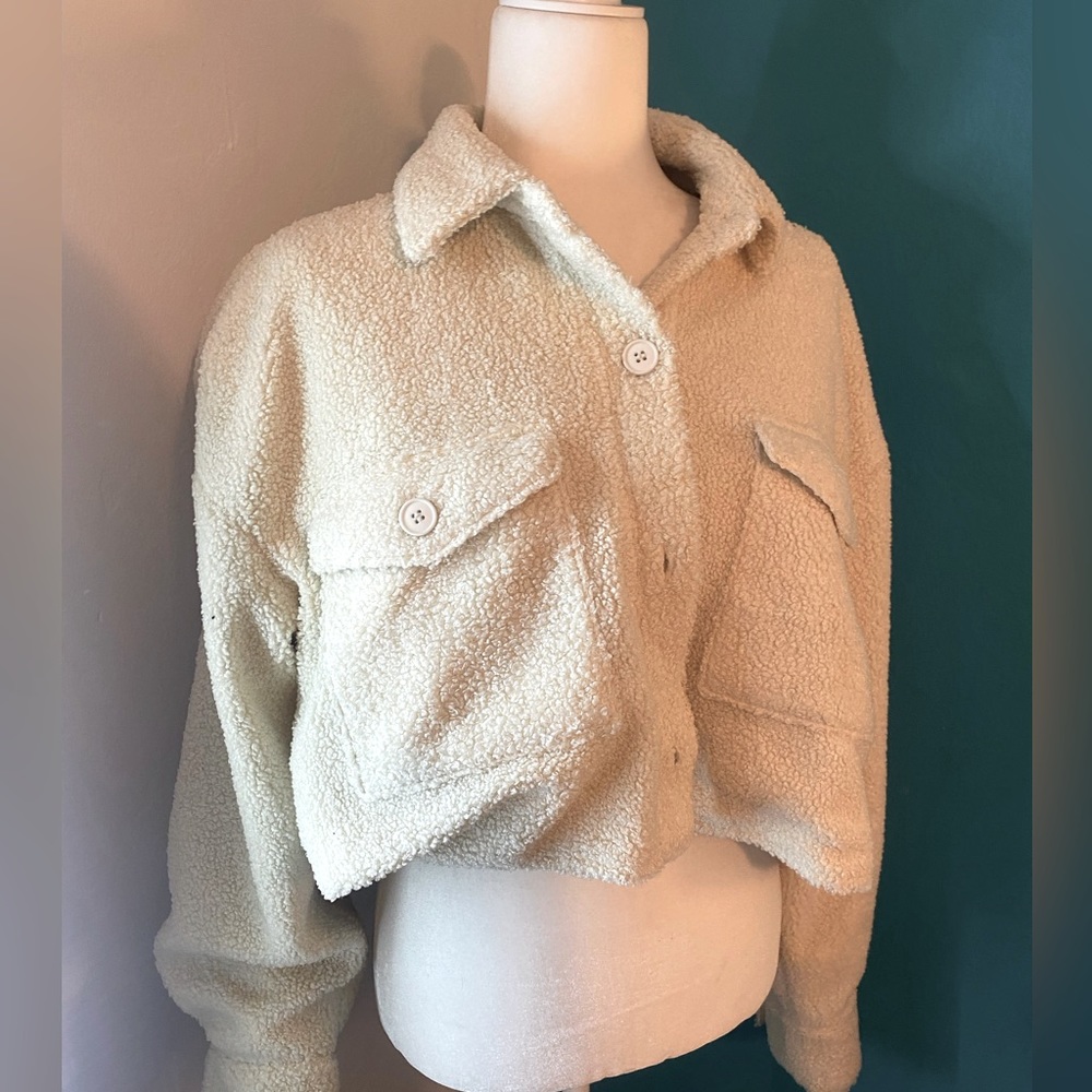 Cropped teddy shacket size Large